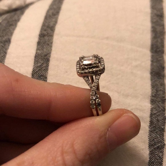 Engagement  Ring - Picture 4 of 8